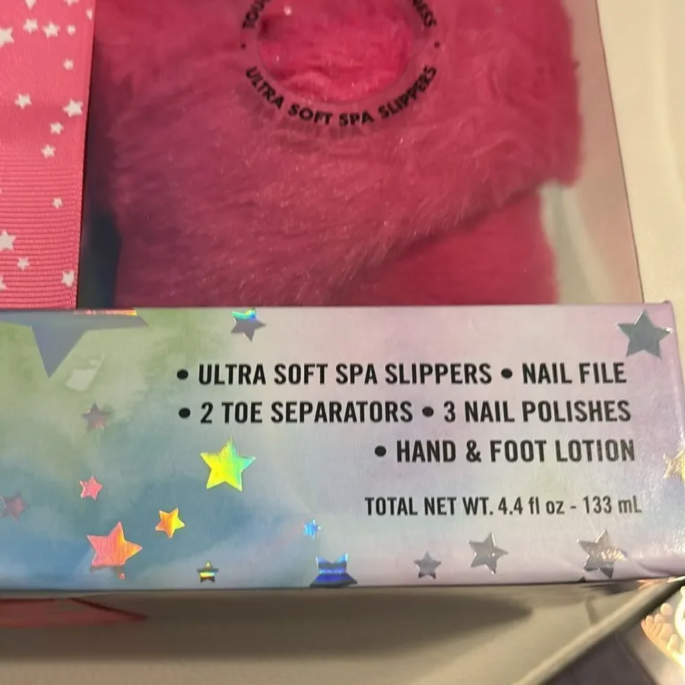 Valentine's Day perfect gift for your daughters. Pedi Collection